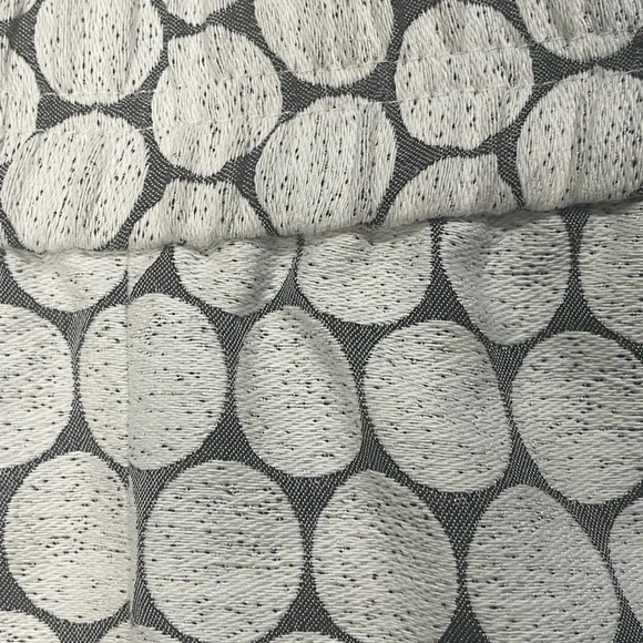 J.Crew Pull on Elastic Waist White & Silver Polka Dot Preppy Shorts Size 2 - Picture 3 of 5